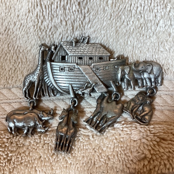 JJ Jonette Co. Jewelry - JJ Vintage Noah’s Ark Dangle Pin Brooch